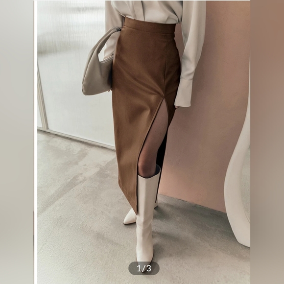 Commense Quiet Luxury Faux Leather Slit Midi Skirt - Picture 4 of 10